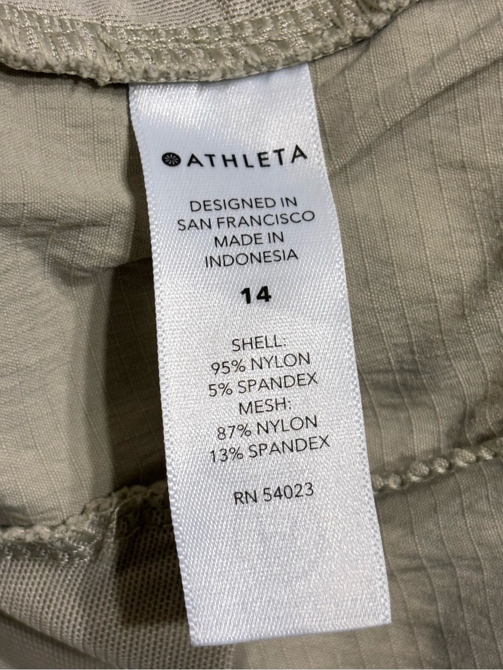 Athleta Trekkie North Shorts Khaki Tan Hiking Travel Utility Size 14 - Picture 4 of 5